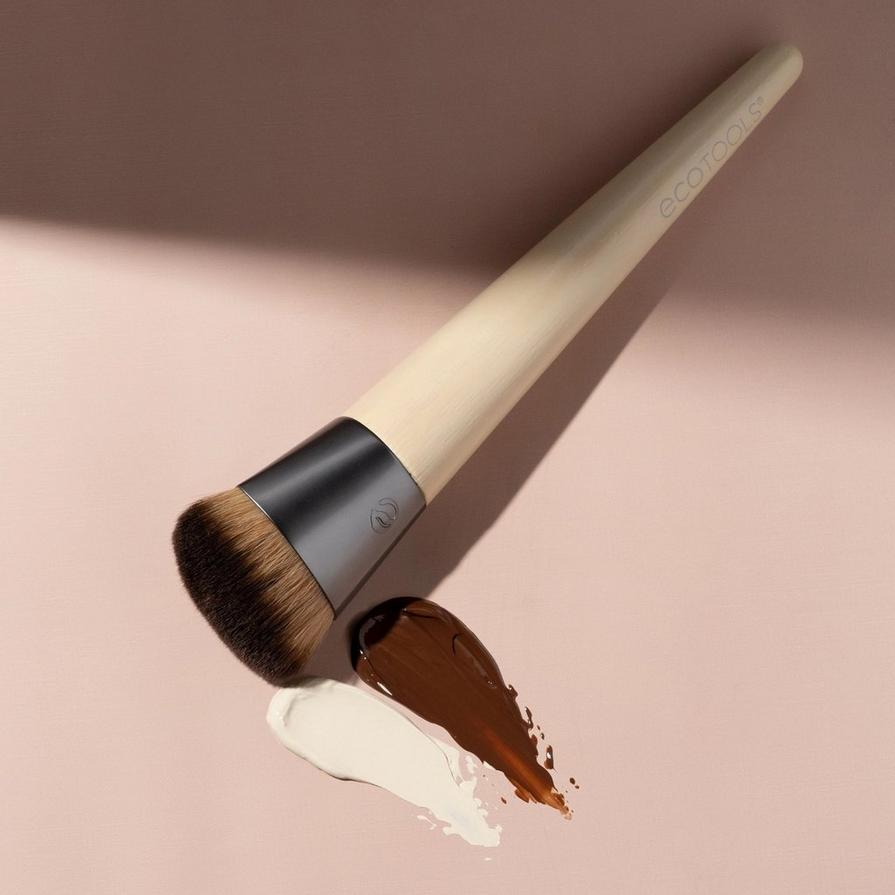 Brocha de maquillaje Wonder Cover Complexion de ECOTOOLS