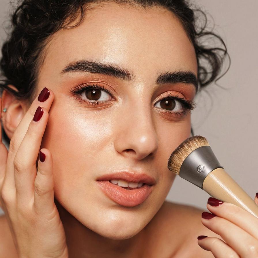 Brocha de maquillaje Wonder Cover Complexion de ECOTOOLS