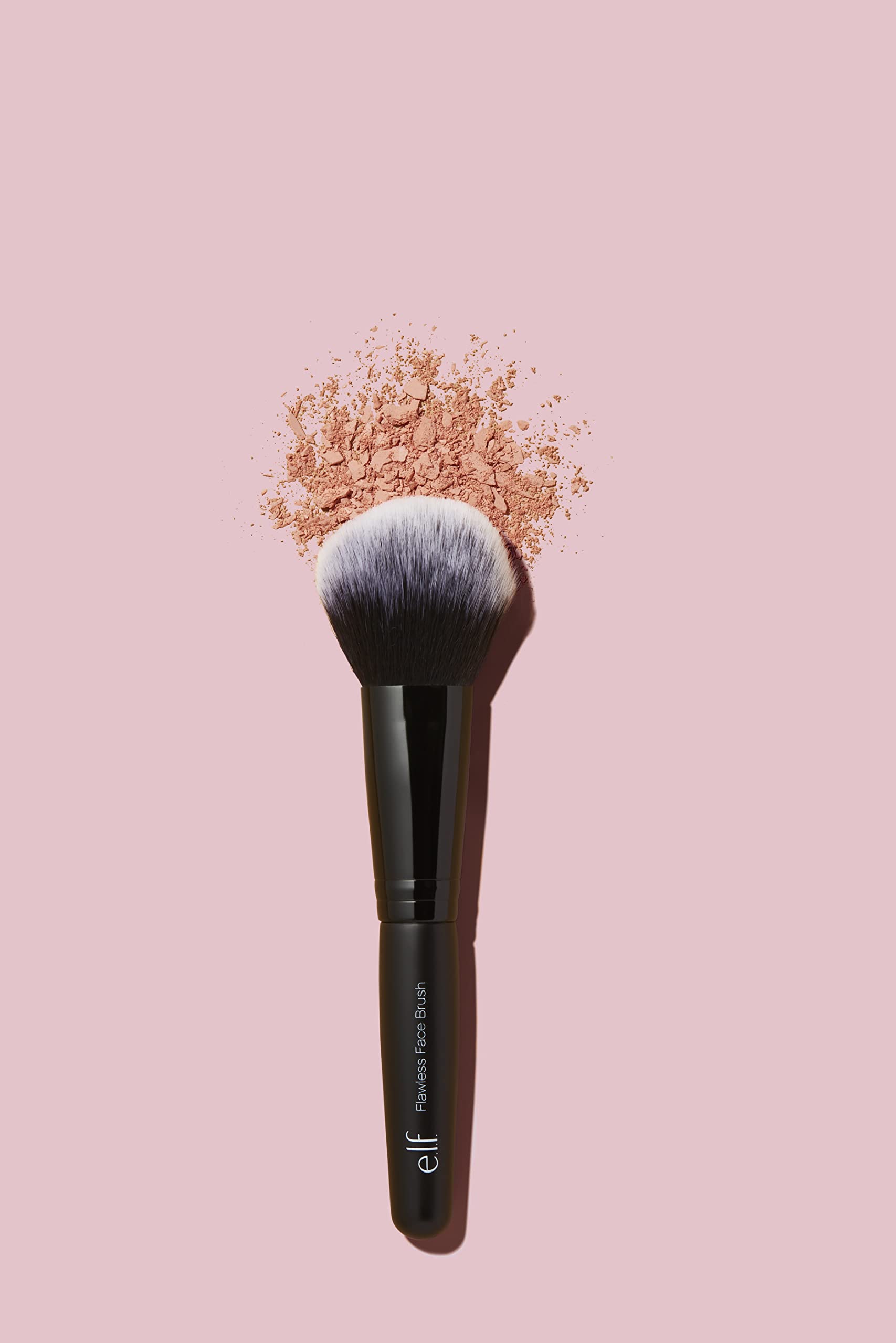 Brocha facial impecable de Elf Cosmetics