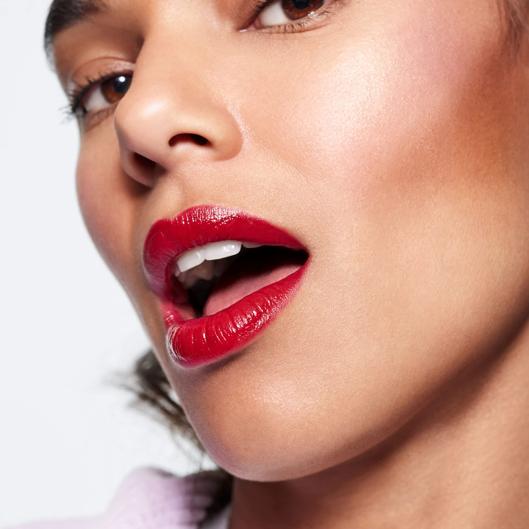 REVOLUTION Brillo de labios con amplificación de labios ilimitada