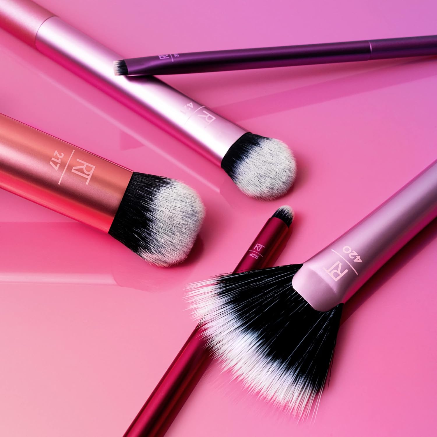 Set de brochas de maquillaje esenciales para artistas REAL TECHNIQUES