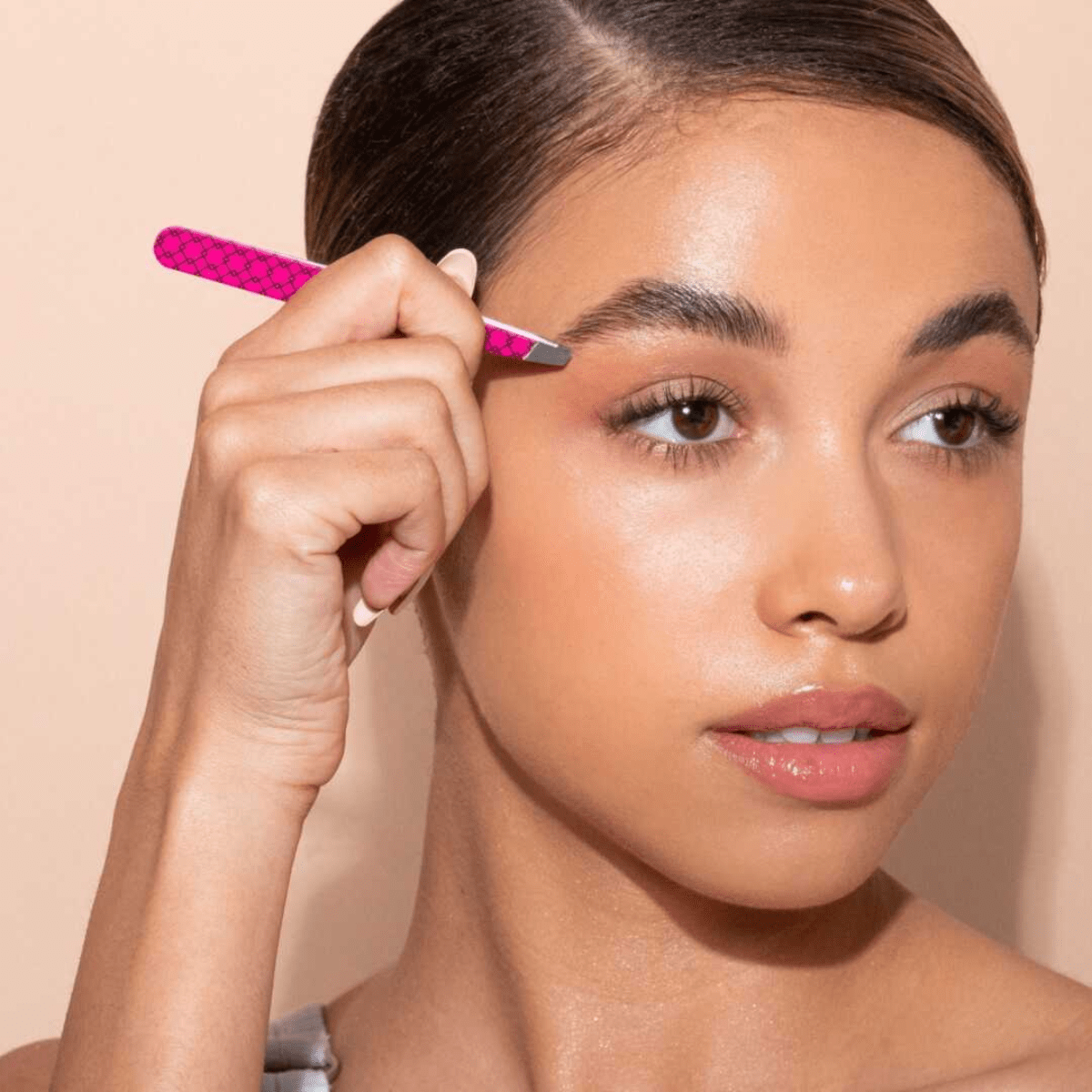 JAPONESQUE Velvet Touch Slant Tweezer