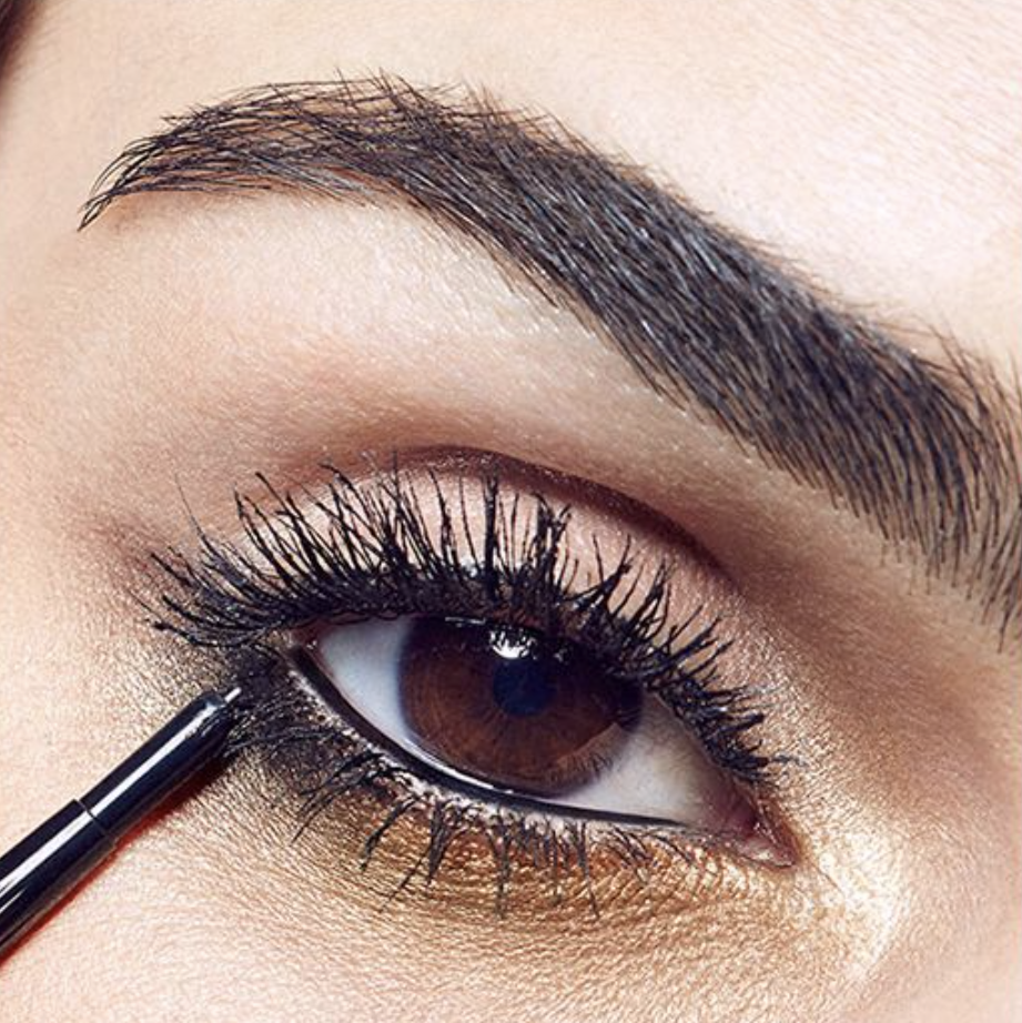 Lápiz delineador de ojos en gel MAYBELLINE Master Precise Skinny