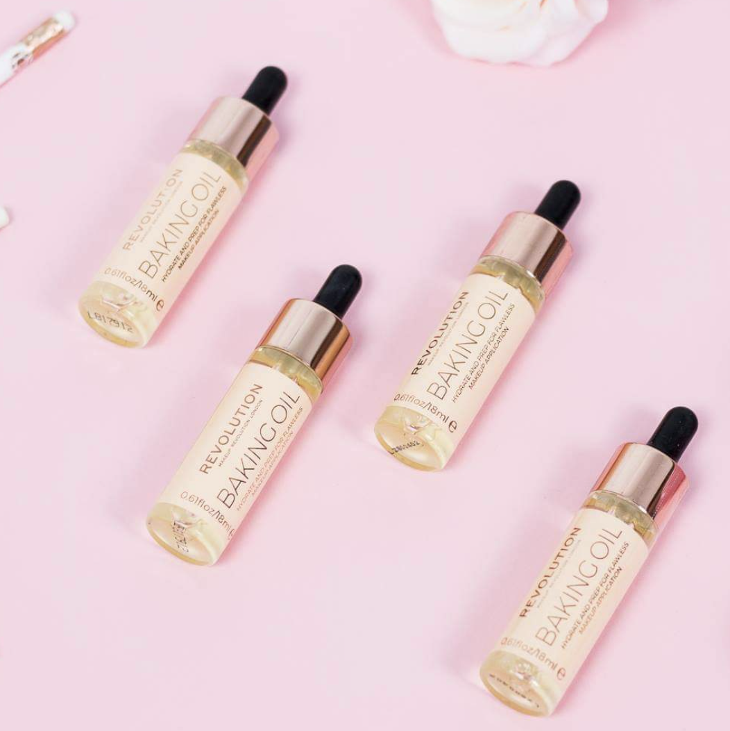 Aceite para hornear REVOLUTION: hidrata y prepara para un maquillaje impecable