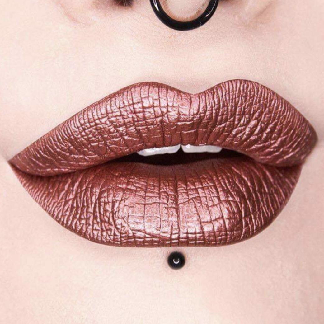 Brillo labial metálico de la colección REVOLUTION Nudes