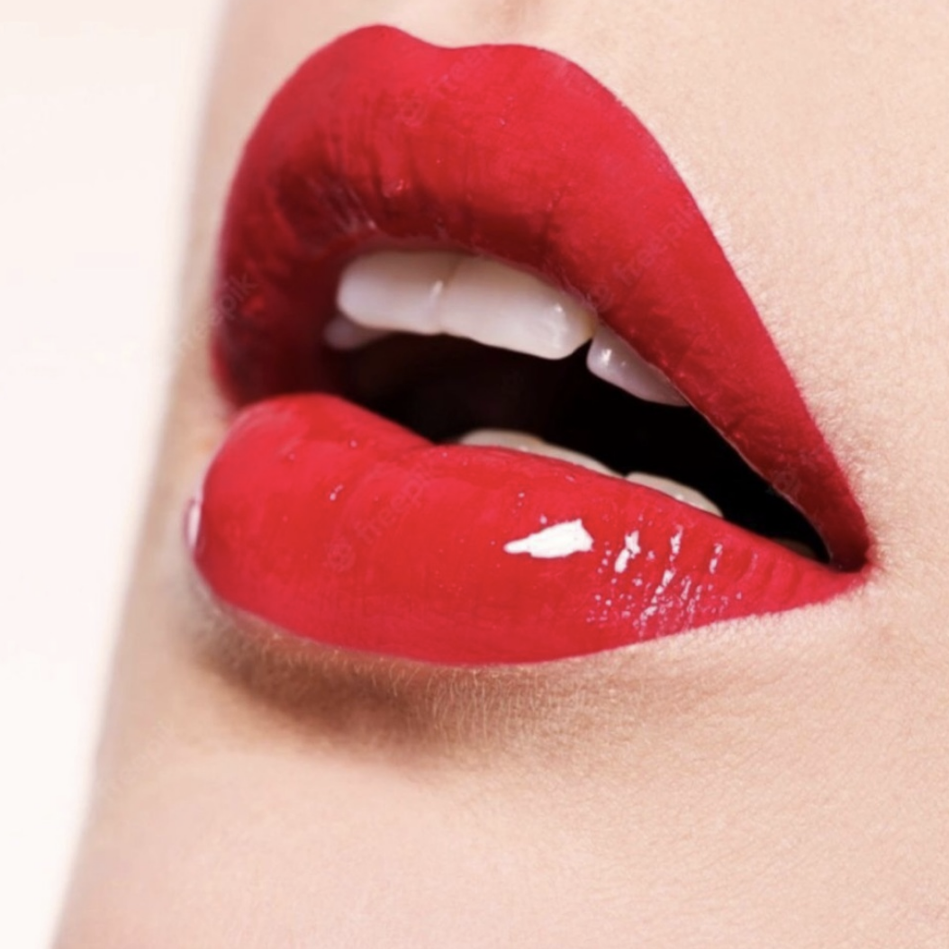 REVOLUTION I Heart Vinyl Cherry Lápiz labial líquido