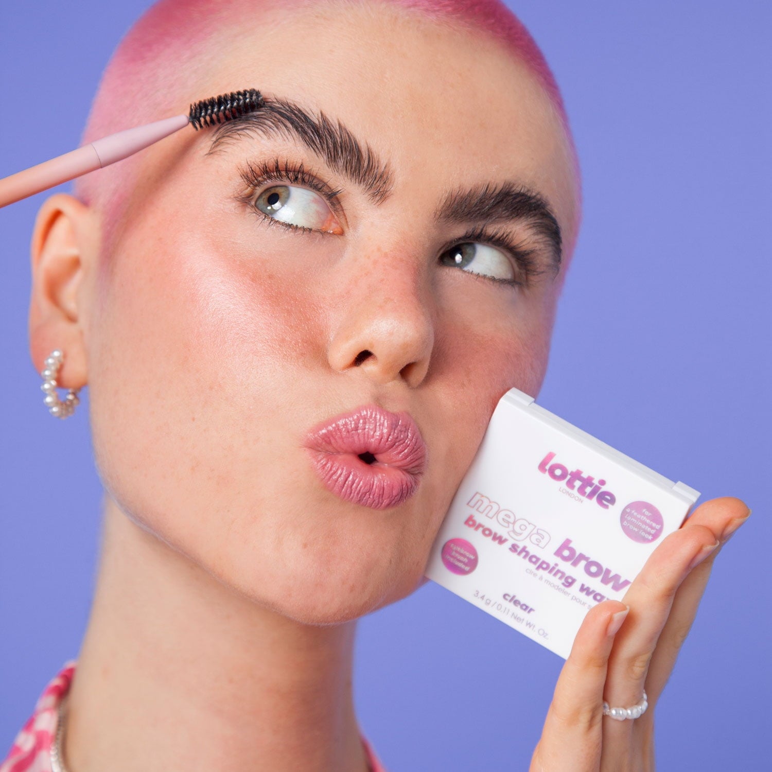 Set de cera y cepillo para cejas Mega Brow de LOTTIE London