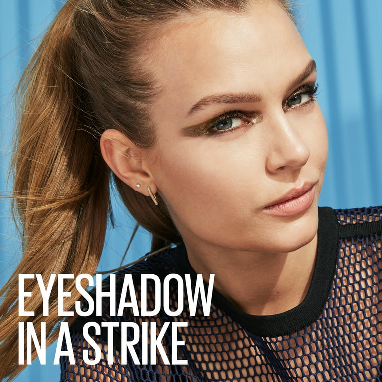 Lápiz de sombras de ojos en crema y polvo Color Strike de MAYBELLINE