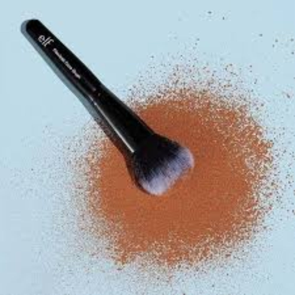 Brocha facial impecable de Elf Cosmetics