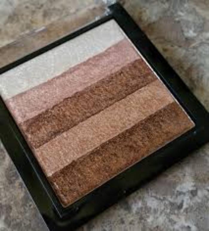 Iluminador REVOLUTION Vivid Shimmer