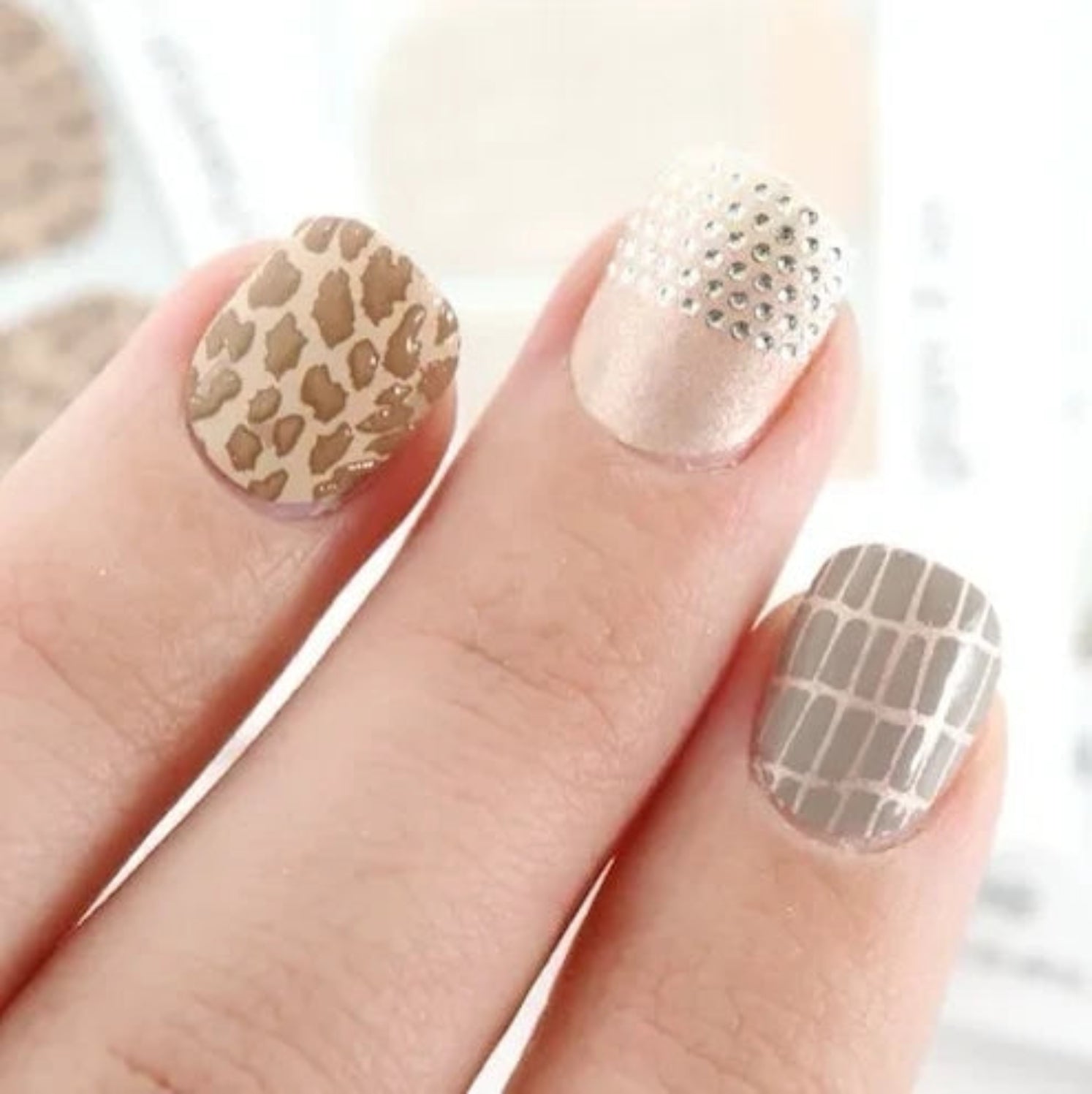 ESSIE Sleek Stick 18 Nail Applique Strips