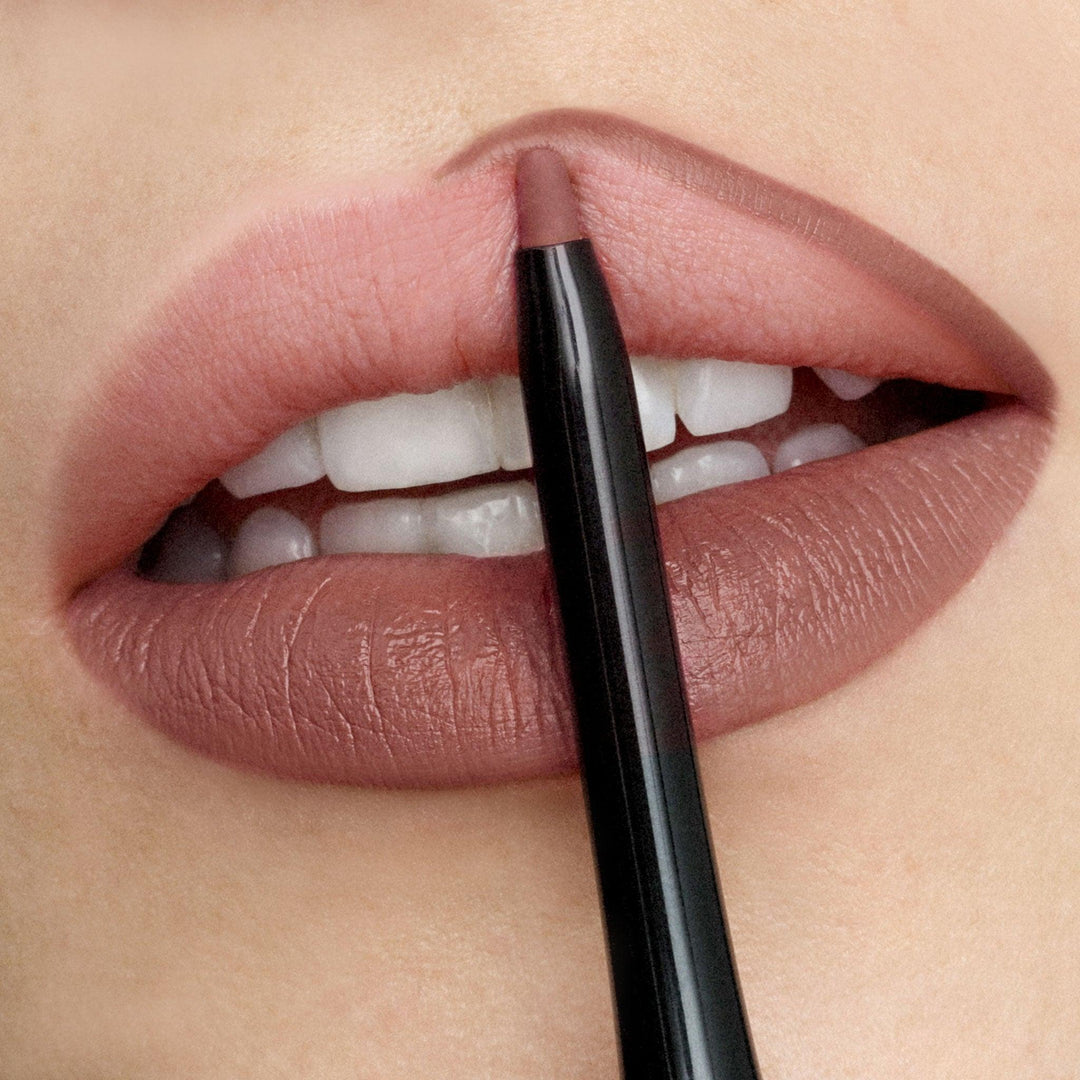 Kit de contorno de labios REVOLUTION Retro Luxe: lápiz y barra de labios (paquete económico)