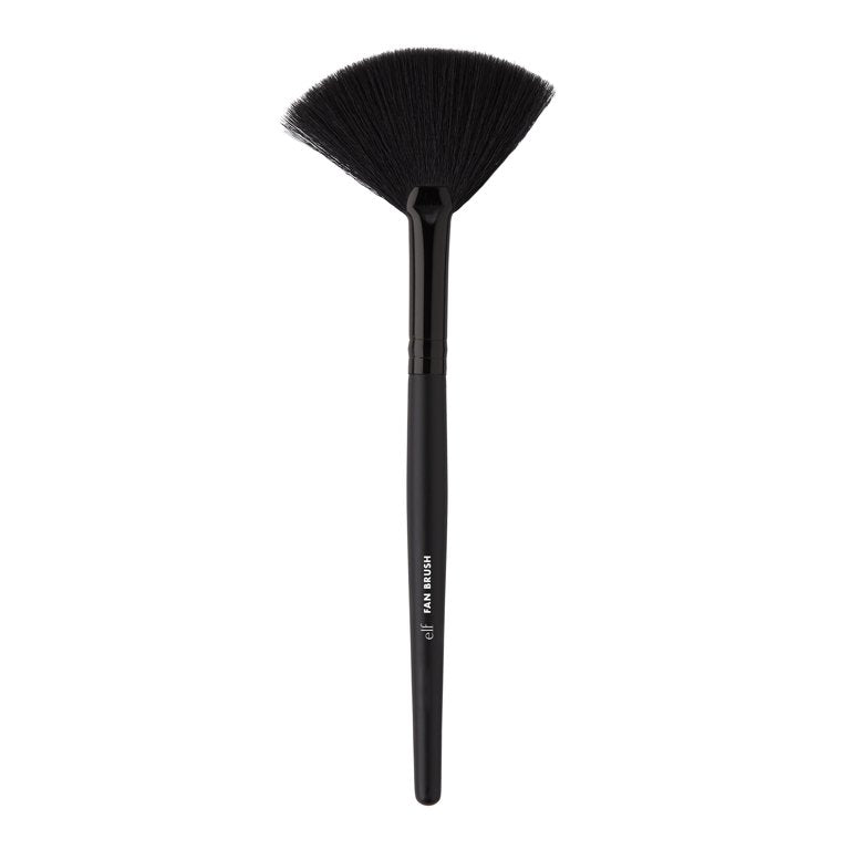 Brocha de abanico Elf Cosmetics para una aplicación precisa