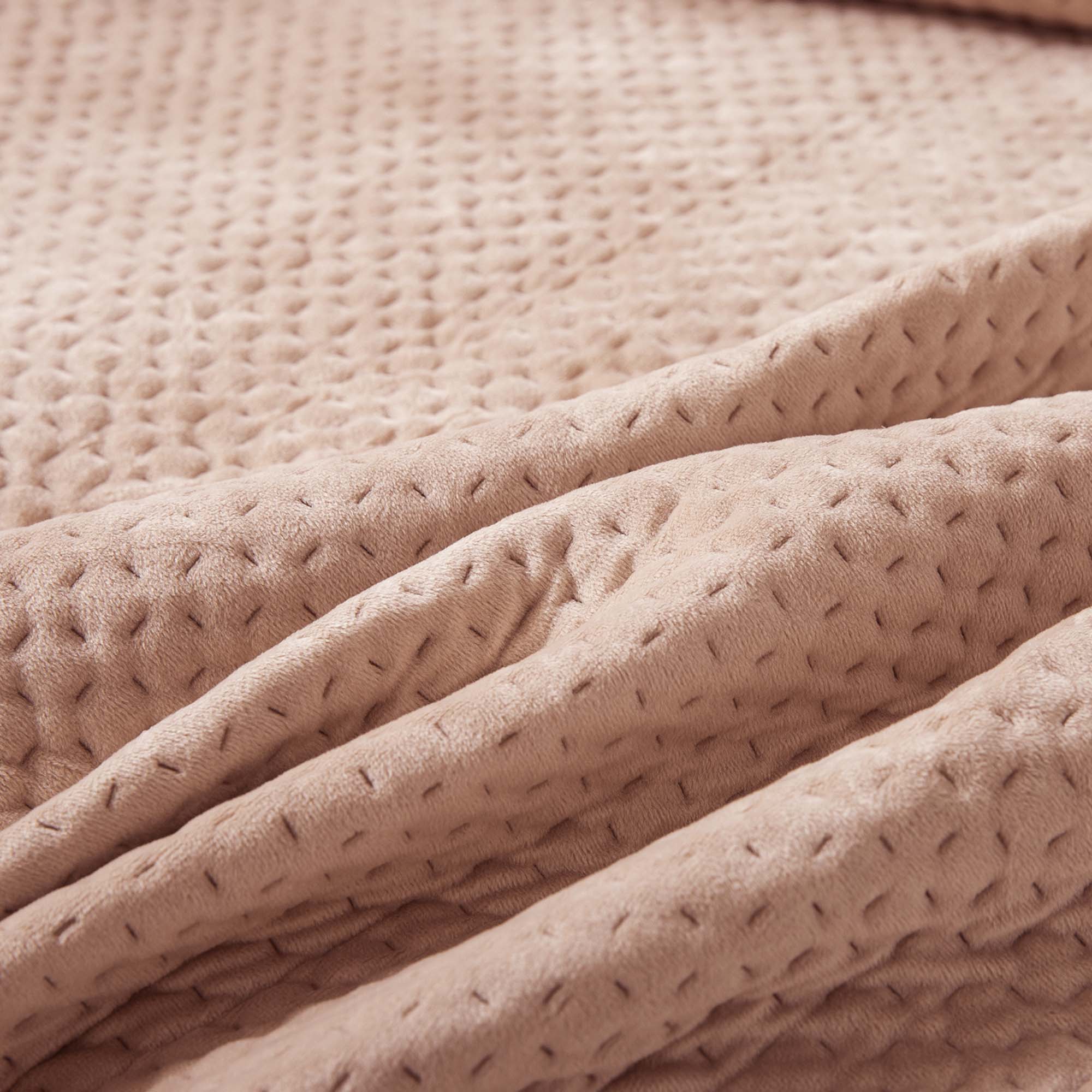 Kasentex Ultra Soft Plush Poly-Velvet Quilt Set, Queen, King, Room Decor, Graduation Gifts, Fathers Day Gift