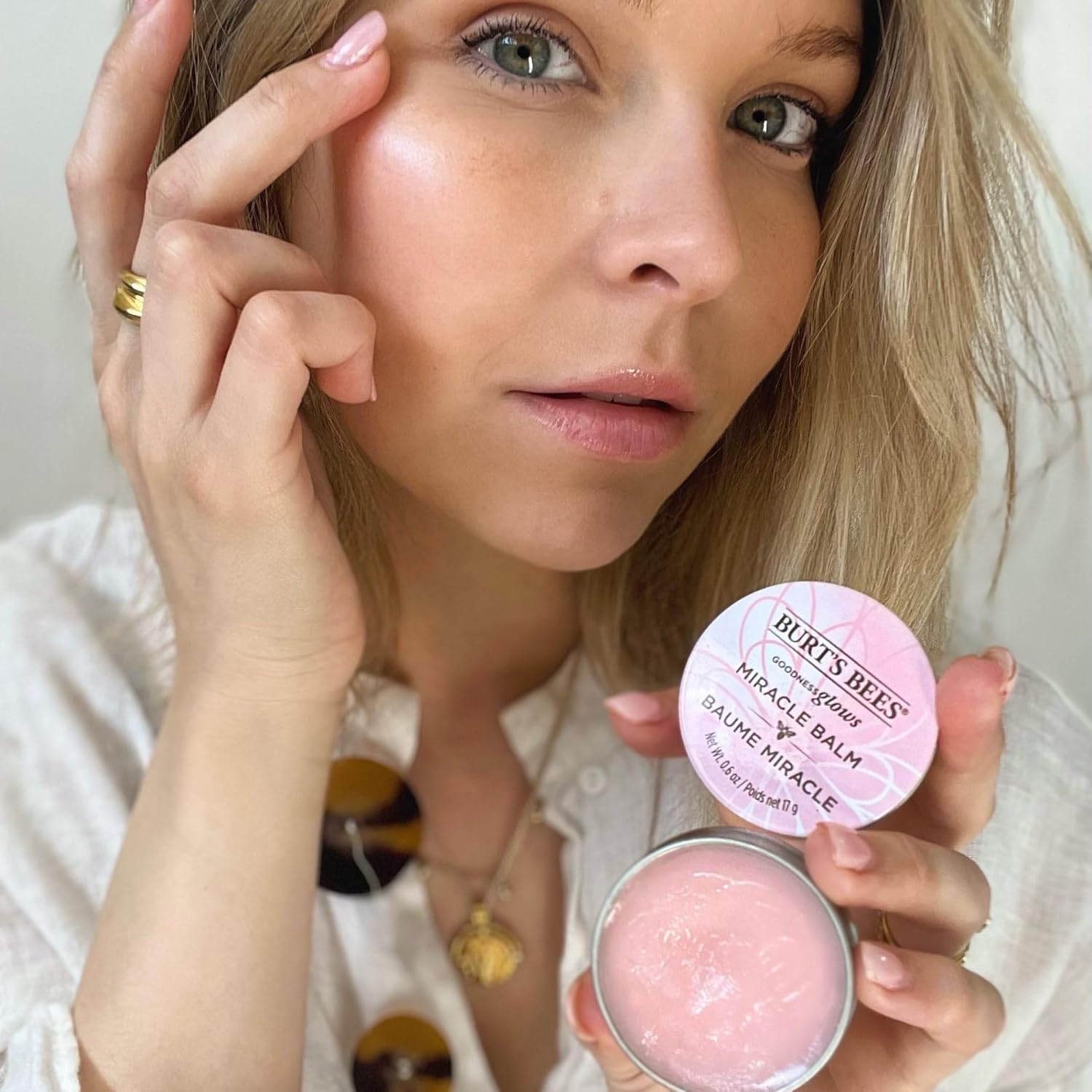 BURT'S BEES 100% Natural Origin Goodness Glows Miracle Balm