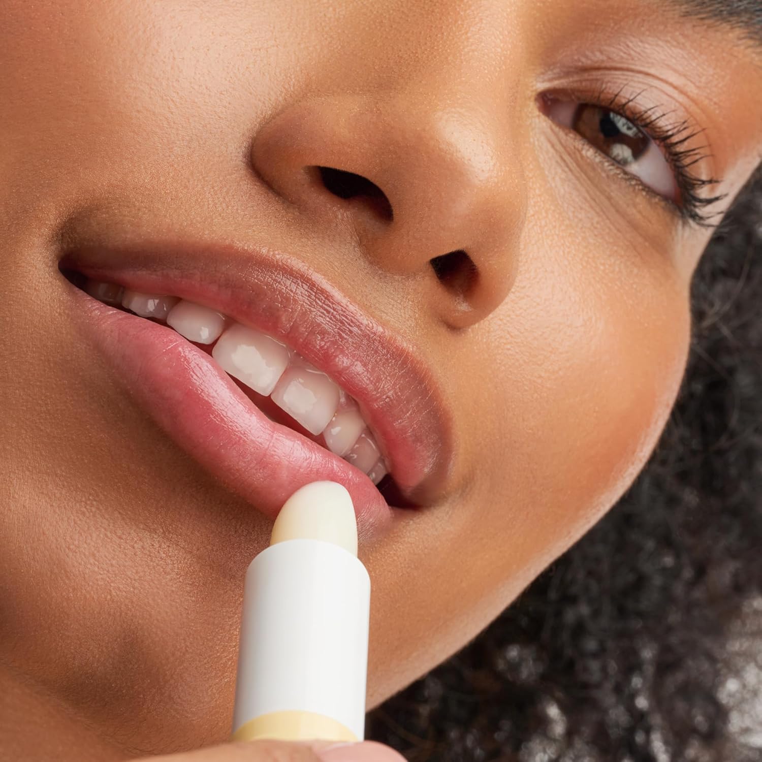 ESSENCE Lip Care Hydra Oil Core Lip Balm