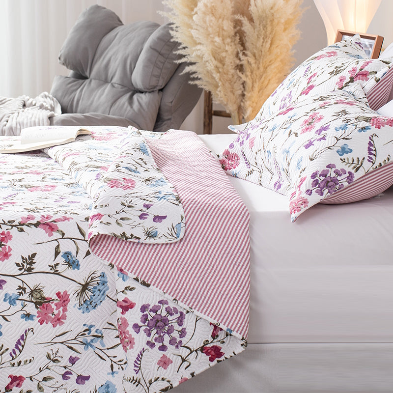 Kasentex Floral Quilt Set - Lightweight & Reversible - Cozy & Stylish Bedding - Machine Washable, Room Decor, Graduation Gifts