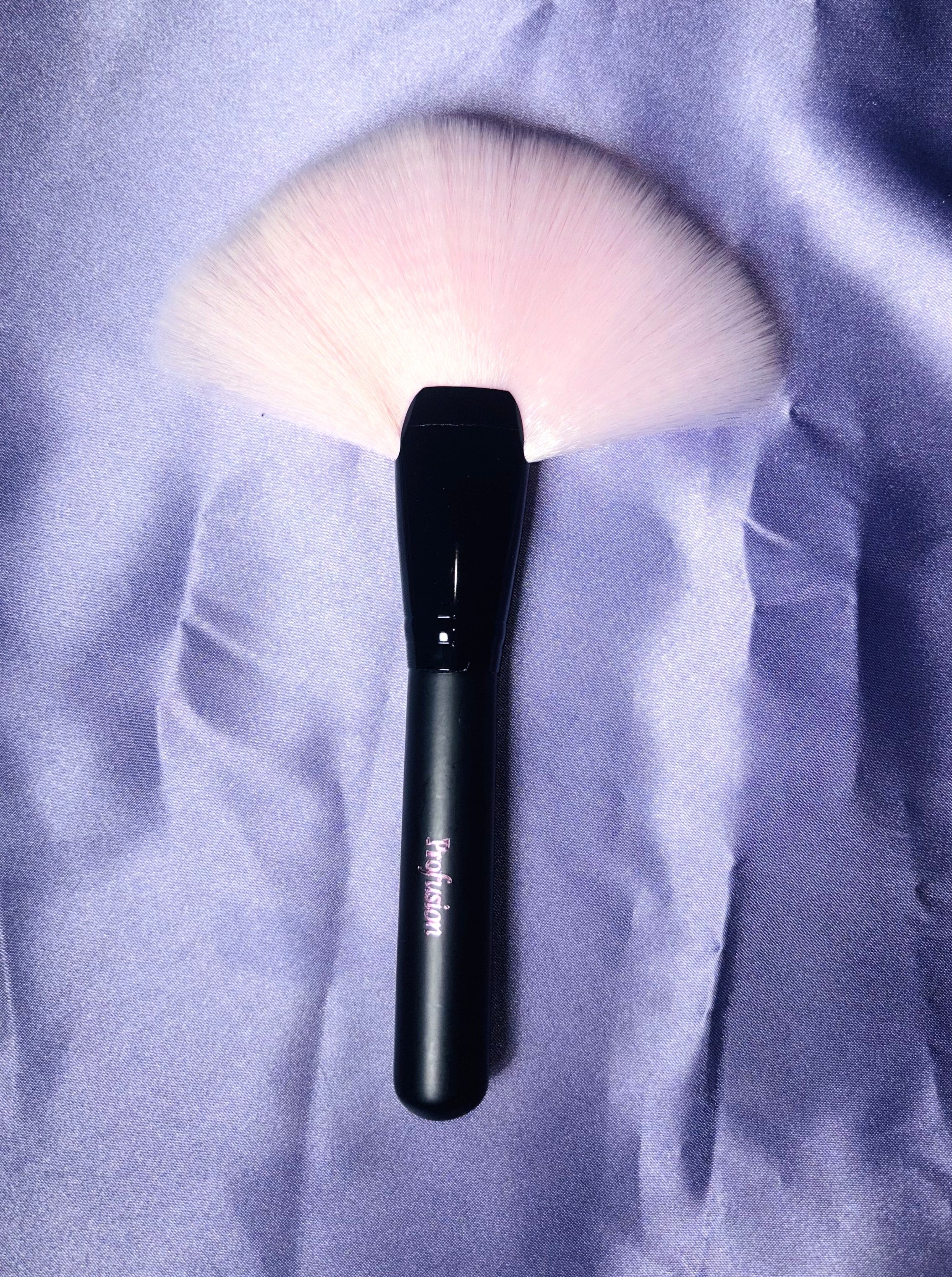 PROLUX Powder Fan Brush