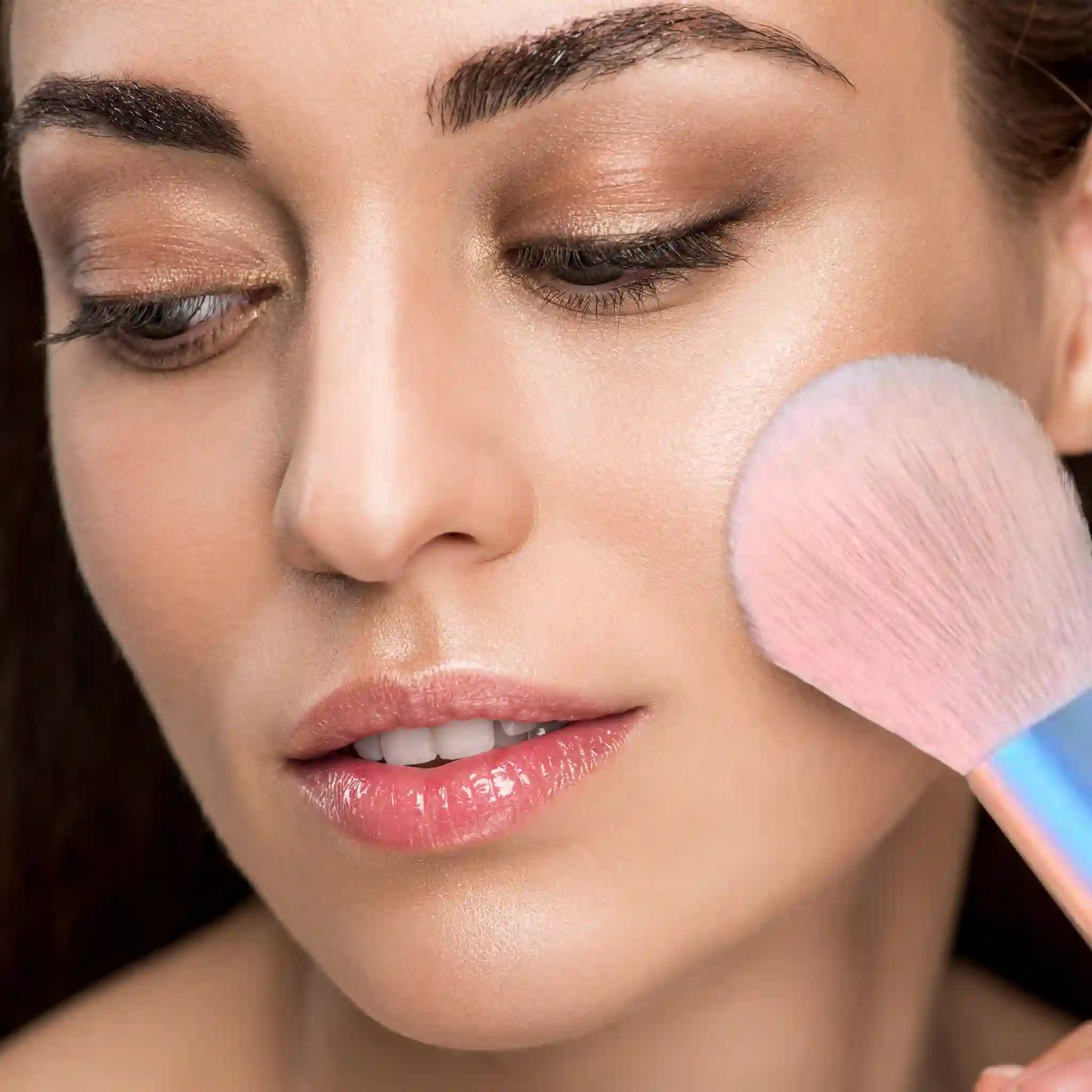 Show Stopper: Shimmer Highlighter