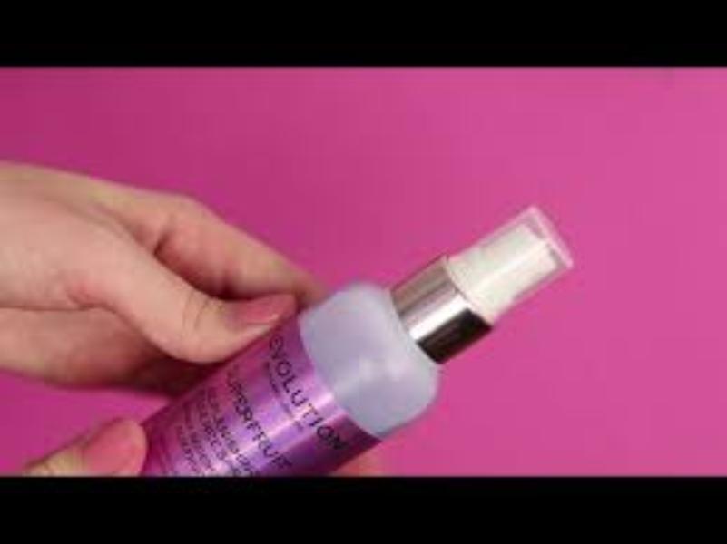 REVOLUTION Skincare Superfruit Essence Spray