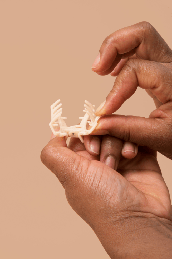 Open Blonde Tortoise Tiny Claw Hair Clip